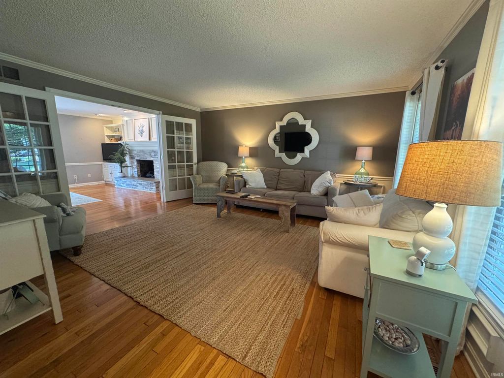 Photo of 8108 Washington Avenue, Evansville, IN 47715 (MLS # 202628336)