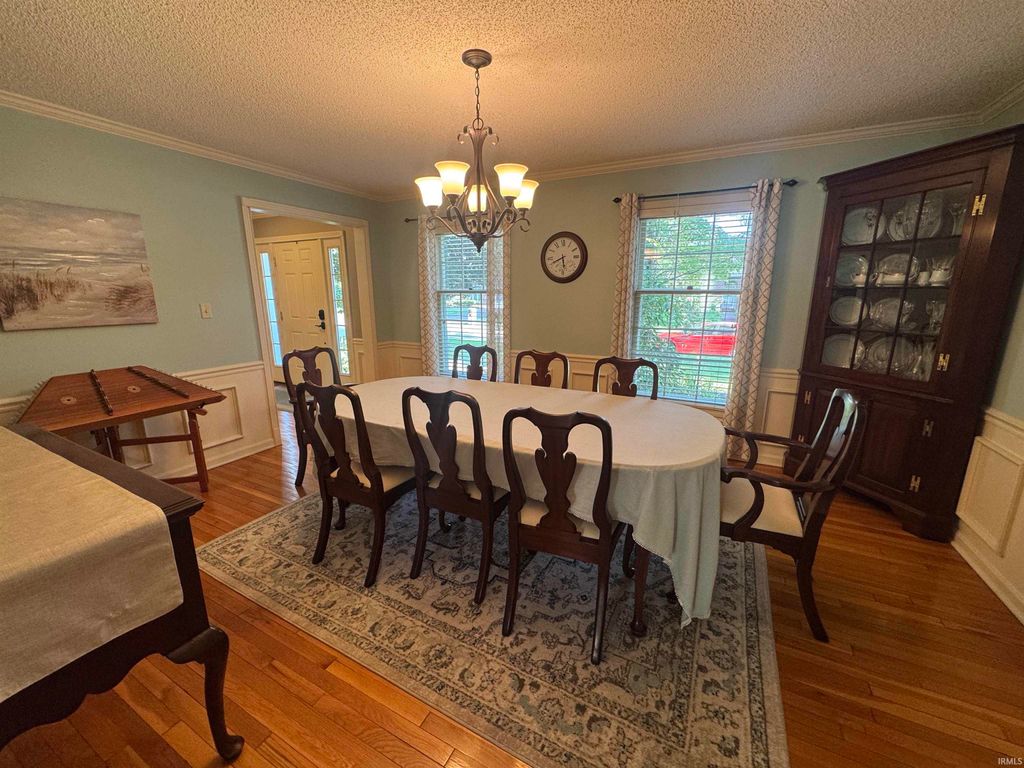 Photo of 8108 Washington Avenue, Evansville, IN 47715 (MLS # 202628336)
