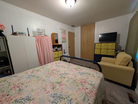 Tiny photo for 2005 Jerry Street, Vincennes, IN 47591 (MLS # 202643760)