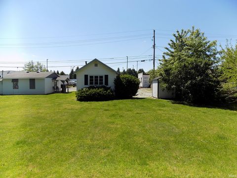 Tiny photo for 2015 N LINDSAY Street, Kokomo, IN 46901 (MLS # 202618519)