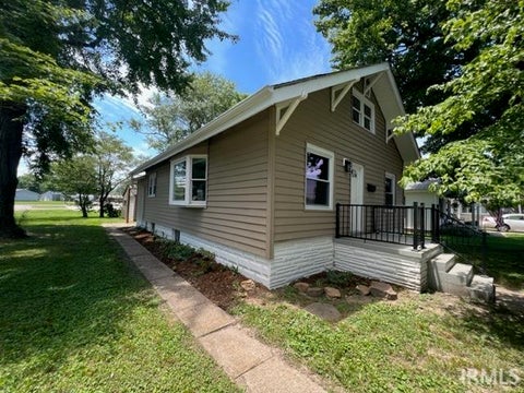 Tiny photo for 321 E Oak Street, Oakland City, IN 47660 (MLS # 202611445)