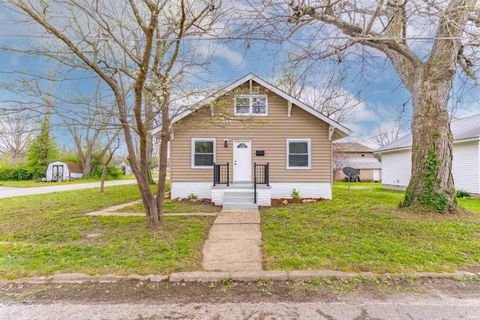 Photo of 321 E Oak Street, Oakland City, IN 47660 (MLS # 202611445)