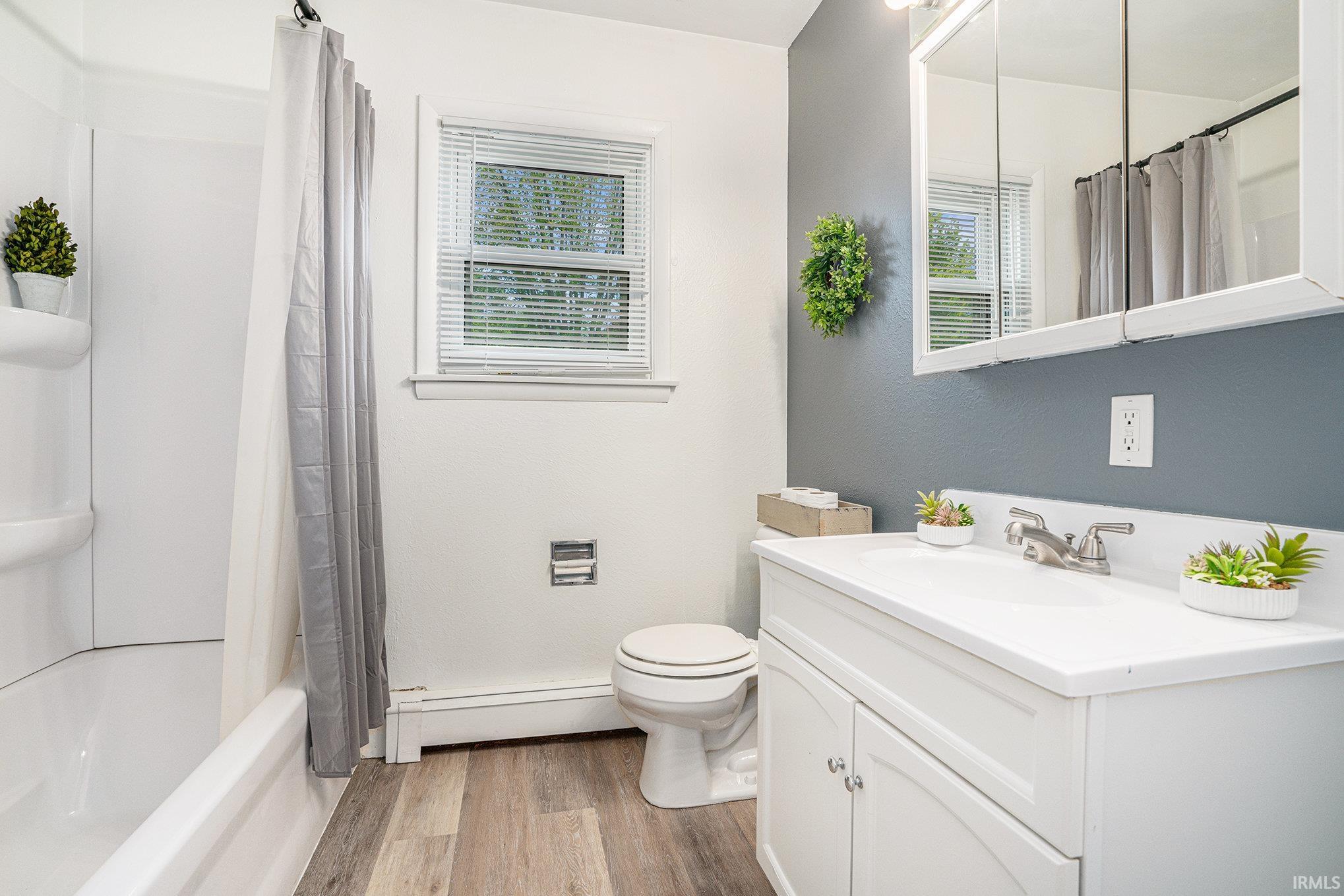 Goshen, Indiana 46526, United States, 5 Bedrooms Bedrooms, ,2 BathroomsBathrooms,Residential,Active,129199