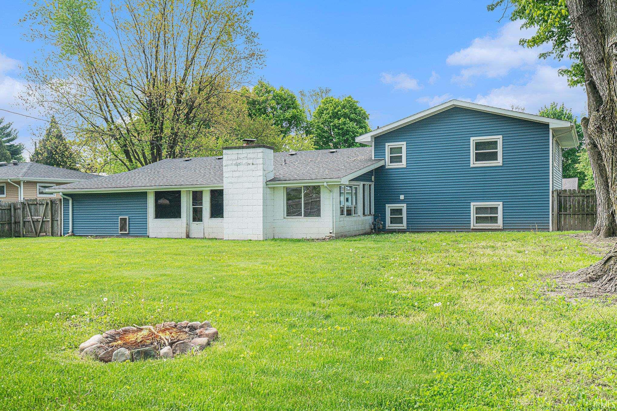 Goshen, Indiana 46526, United States, 5 Bedrooms Bedrooms, ,2 BathroomsBathrooms,Residential,Active,129199