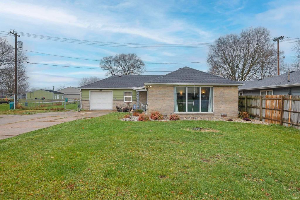 Photo of 617 S Byrkit Street, Mishawaka, IN 46544 (MLS # 202547415)