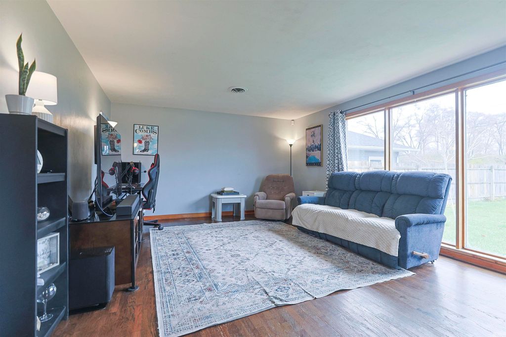 Photo of 617 S Byrkit Street, Mishawaka, IN 46544 (MLS # 202547415)