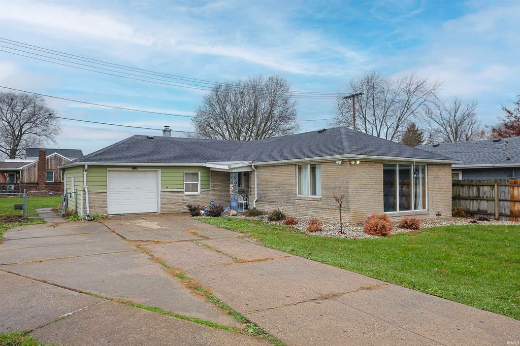 Photo of 617 S Byrkit Street, Mishawaka, IN 46544 (MLS # 202547415)