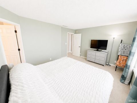 Tiny photo for 713 Highland Springs Court, Kokomo, IN 46902 (MLS # 202627401)