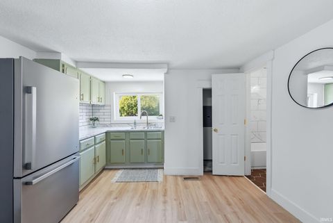 Tiny photo for 216 E Gertrude Street, Kendallville, IN 46755 (MLS # 202616408)