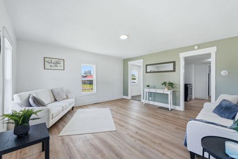 Tiny photo for 216 E Gertrude Street, Kendallville, IN 46755 (MLS # 202616408)