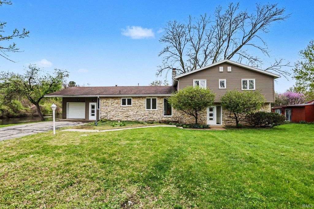 Photo of 17330 Mcerlain Street, South Bend, IN 46635 (MLS # 202613525)