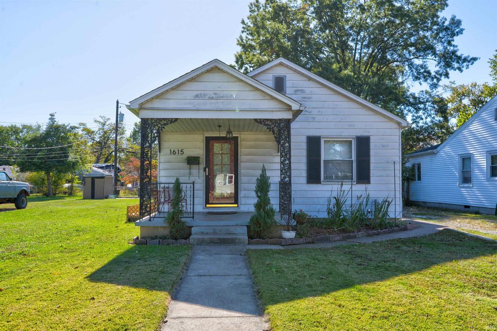 Photo of 1615 Ravenswood Drive, Evansville, IN 47714 (MLS # 202543112)