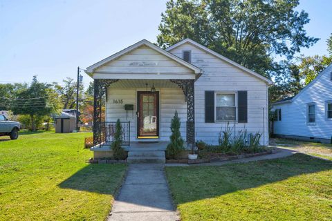 Photo of 1615 Ravenswood Drive, Evansville, IN 47714 (MLS # 202543112)