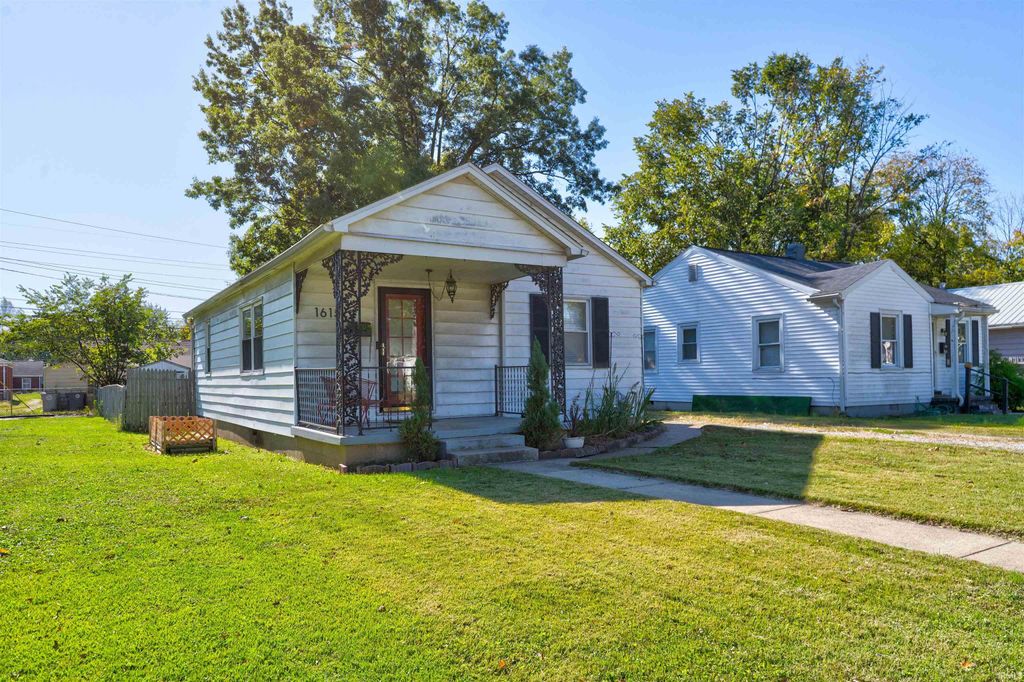 Photo of 1615 Ravenswood Drive, Evansville, IN 47714 (MLS # 202543112)