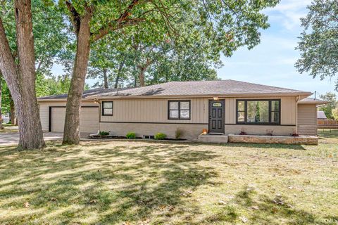 Photo of 1701 Kilbourn Street, Elkhart, IN 46514 (MLS # 202539086)