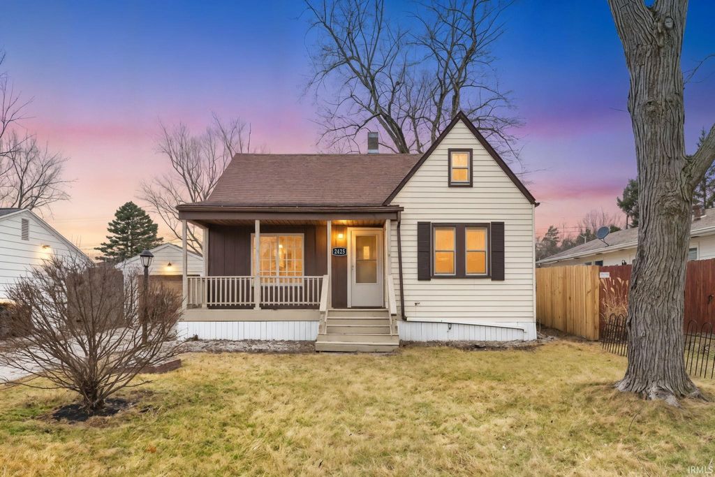 Photo of 2425 White Oak Avenue, Fort Wayne, IN 46805 (MLS # 202605513)