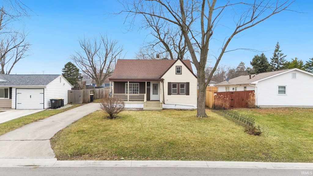 Photo of 2425 White Oak Avenue, Fort Wayne, IN 46805 (MLS # 202605513)
