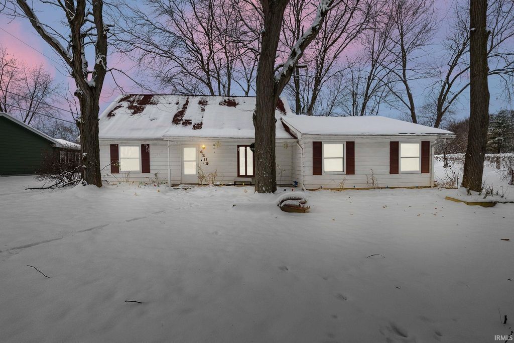 Photo of 4209 Reed Road, Fort Wayne, IN 46815 (MLS # 202548514)