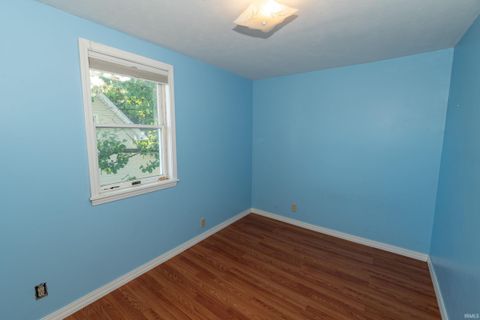 Tiny photo for 403 W 7th Street, Mishawaka, IN 46544 (MLS # 202541350)