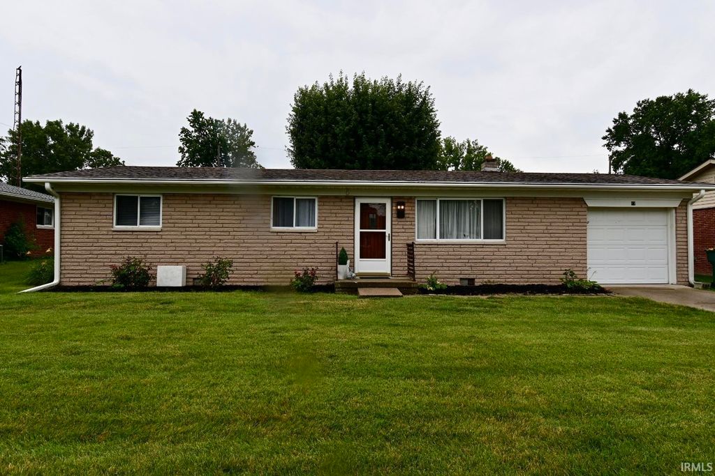 Photo for 17 W Orchard Drive, Rossville, IN 46065 (MLS # 202425298)