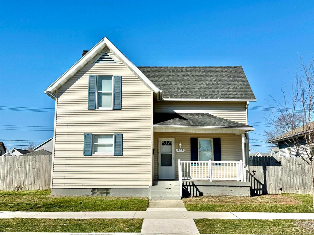 Photo of 402 W 7Th Street, Mishawaka, IN 46544 (MLS # 202607891)