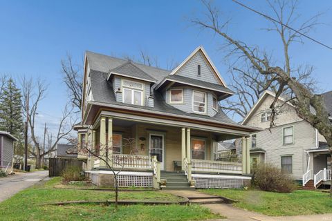 Photo of 712 Forest Avenue, South Bend, IN 46616 (MLS # 202611056)