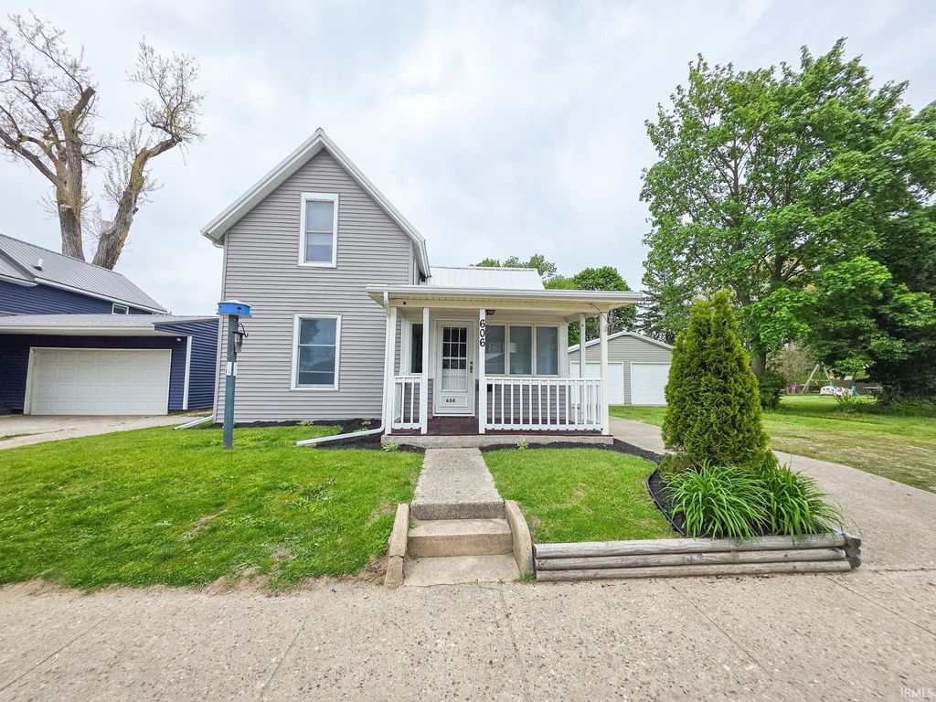 Photo of 606 James Street, Elkhart, IN 46516 (MLS # 202617886)