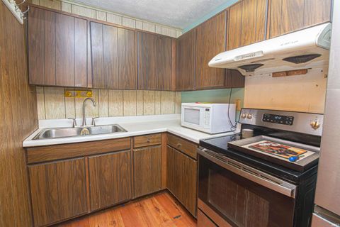 Tiny photo for 1724 Main Street, Lafayette, IN 47904 (MLS # 202538057)
