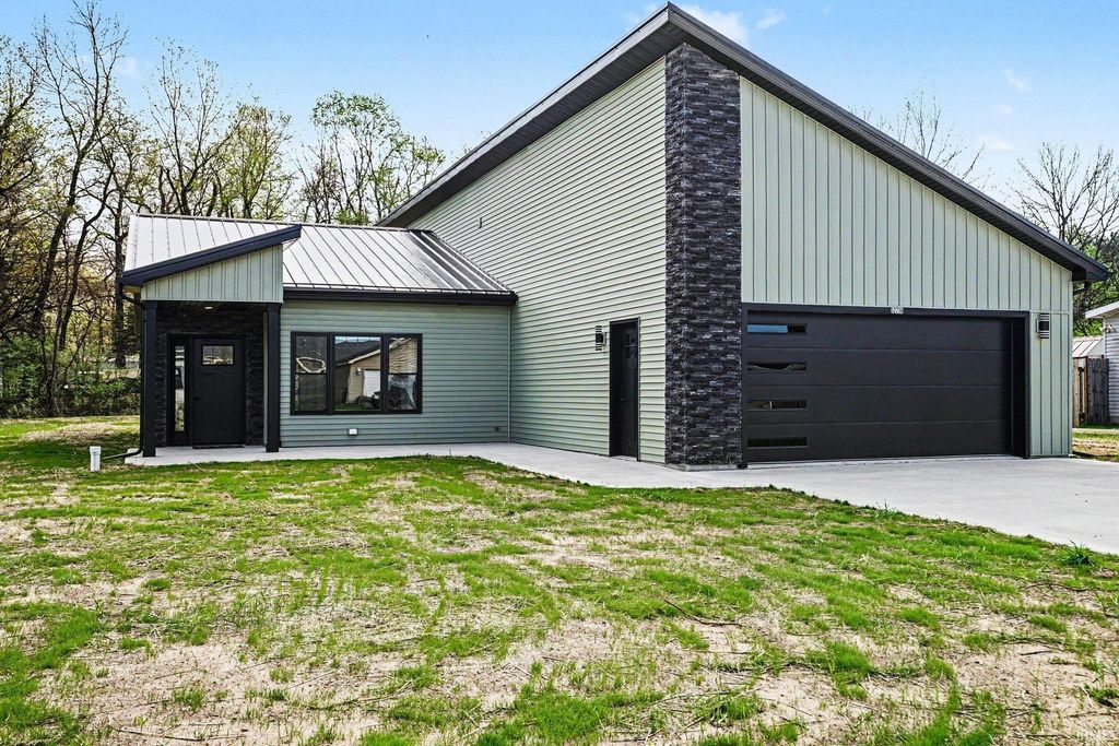Photo of 52736 Rachael Court, Middlebury, IN 46540 (MLS # 202615224)