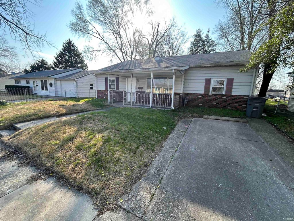 Photo of 824 S 15th Street, Vincennes, IN 47591 (MLS # 202610105)