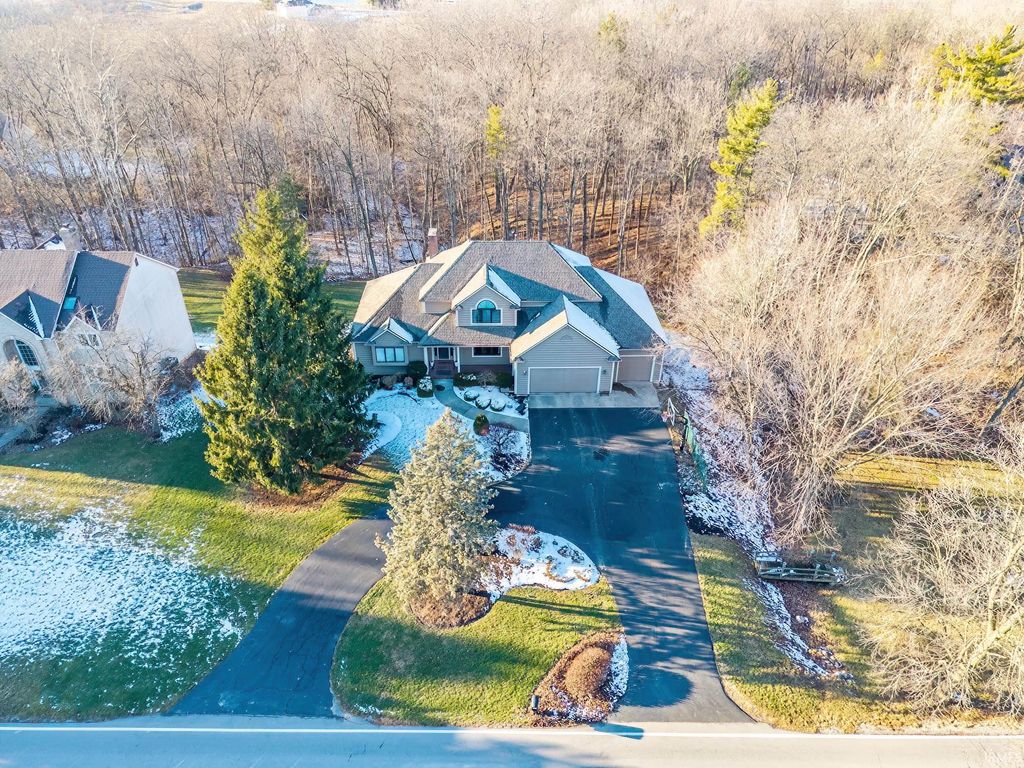 Photo of 6306 W Hamilton Road, Fort Wayne, IN 46814 (MLS # 202601384)