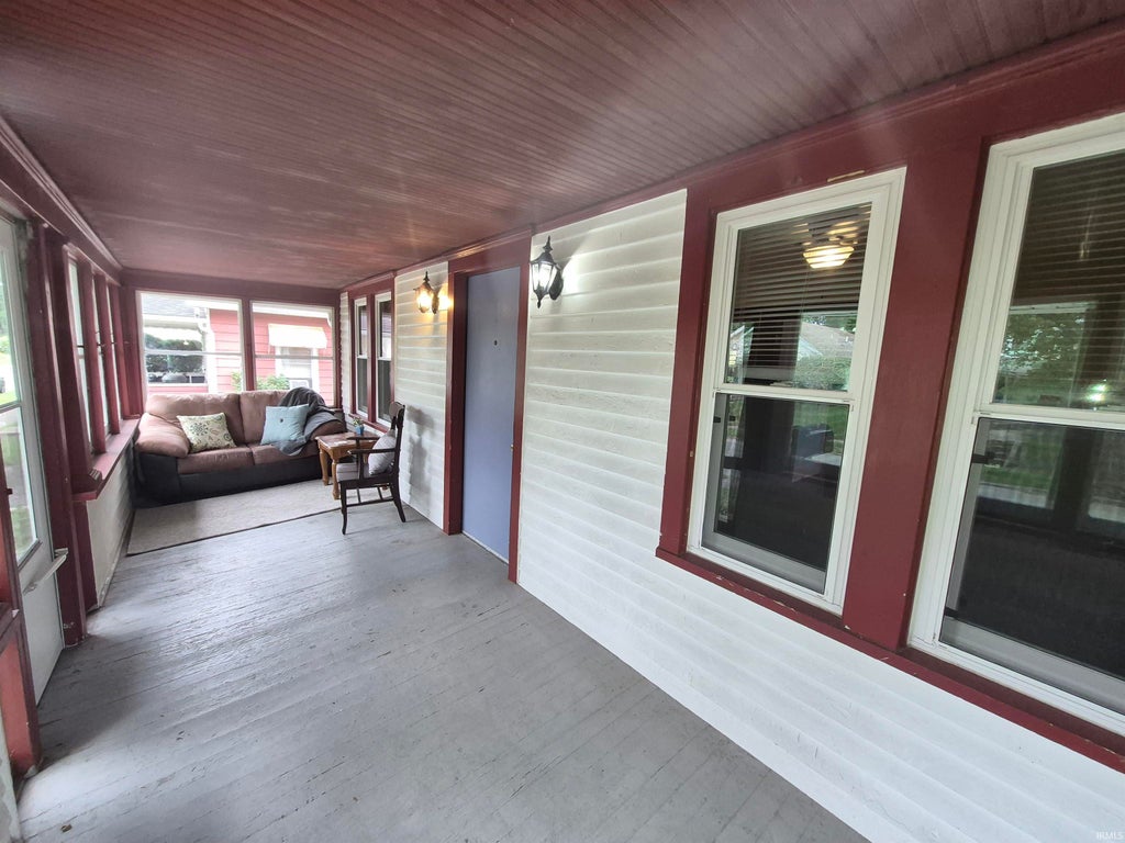 Photo of 927 Oaklawn Street, South Bend, IN 46615 (MLS # 202640218)