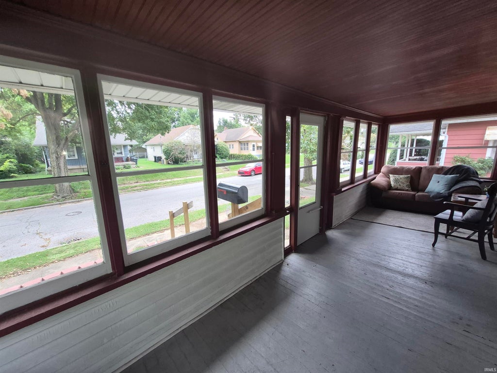 Photo of 927 Oaklawn Street, South Bend, IN 46615 (MLS # 202640218)