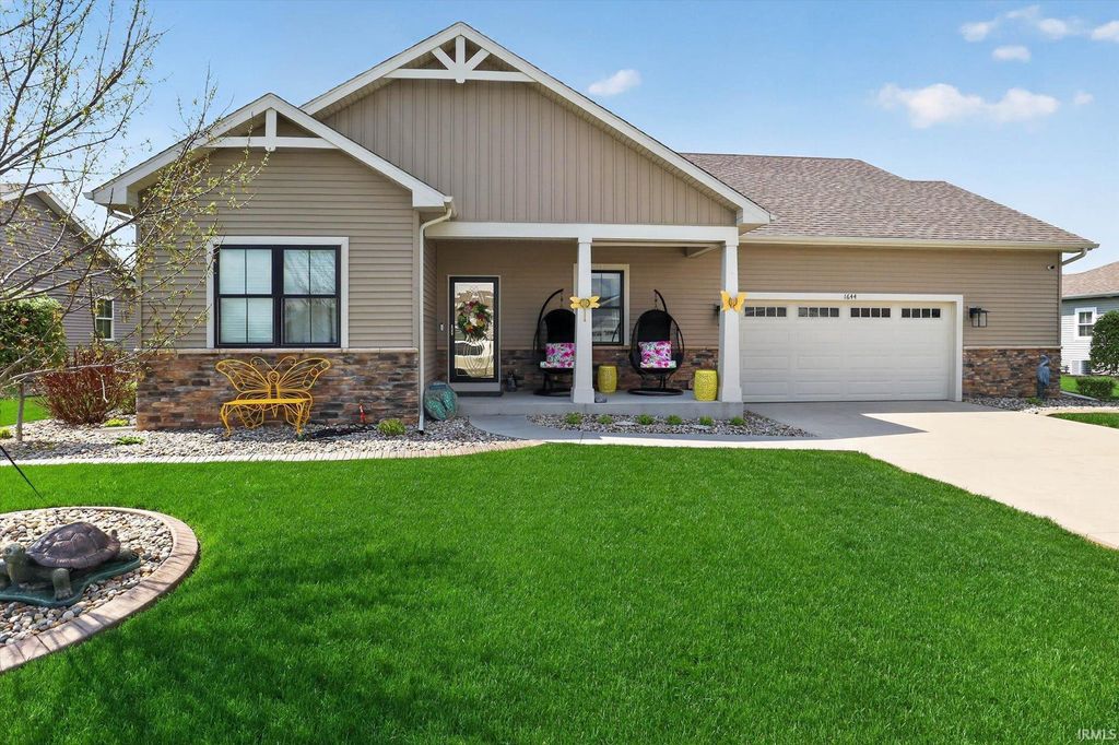 Photo of 1644 Sandlewood Drive, Goshen, IN 46526 (MLS # 202613585)