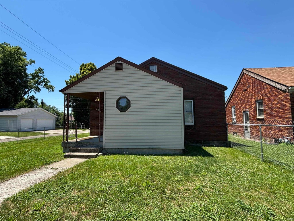 Photo of 2215 S Hackley Street, Muncie, IN 47302 (MLS # 202628000)