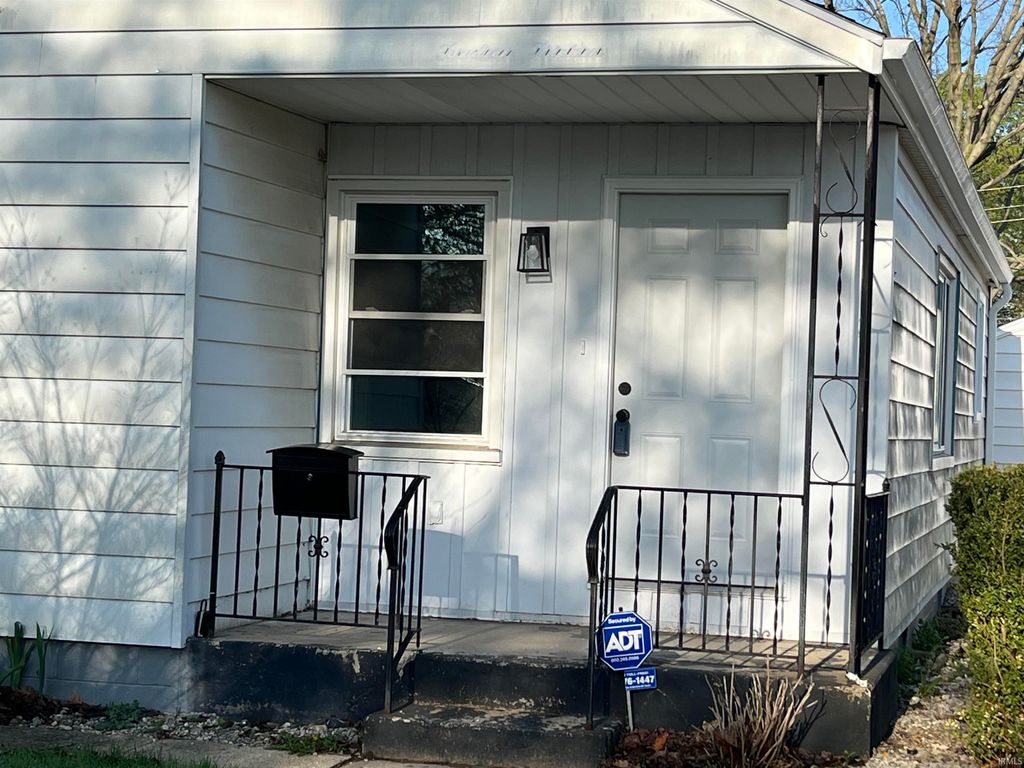 Photo of 1413 N Wellington Street, South Bend, IN 46628 (MLS # 202613987)