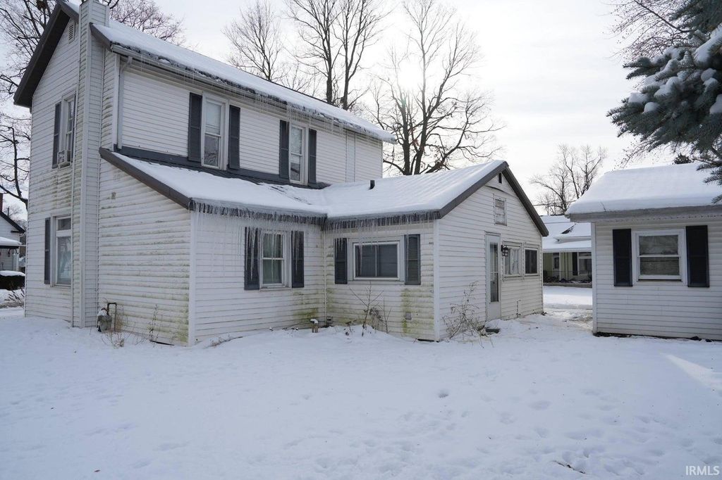 Photo of 1002 Franklin Street, Rochester, IN 46975 (MLS # 202607429)