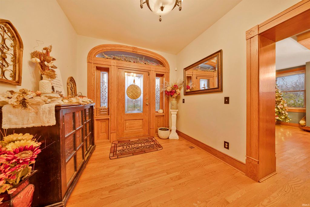 Photo of 917 Mill Street, Mount Vernon, IN 47620 (MLS # 202547853)