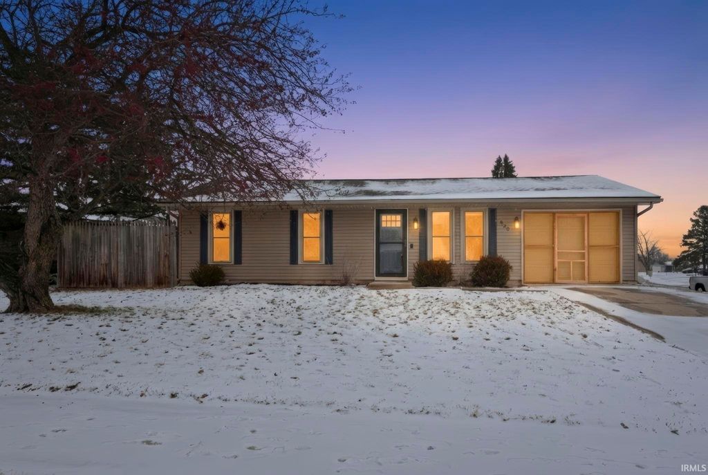 Photo of 820 Pinetree Drive, Fort Wayne, IN 46819 (MLS # 202600015)