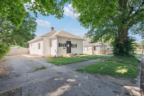 Photo of 711 W WOODLAND Avenue, Kokomo, IN 46902 (MLS # 202623749)