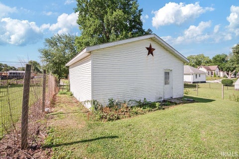 Tiny photo for 711 W WOODLAND Avenue, Kokomo, IN 46902 (MLS # 202623749)