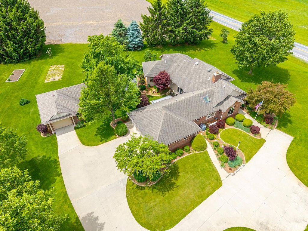 Photo of 17515 Roth Road, Spencerville, IN 46788 (MLS # 202619965)