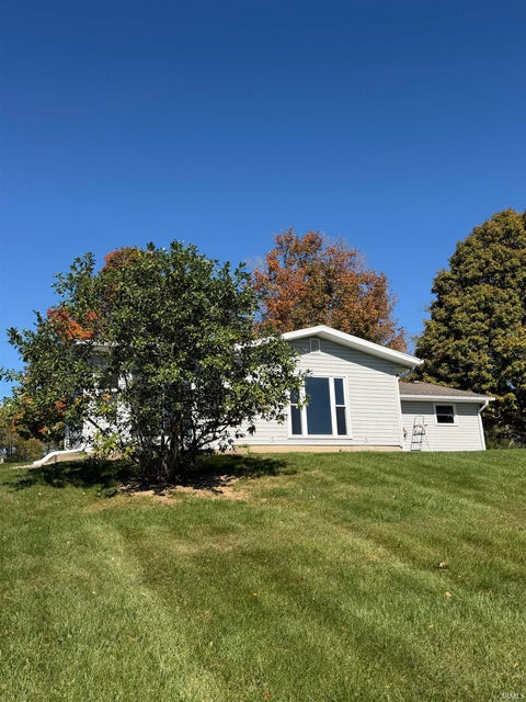 Tiny photo for 42 N Shamrock Road, Hartford City, IN 47348 (MLS # 202644922)