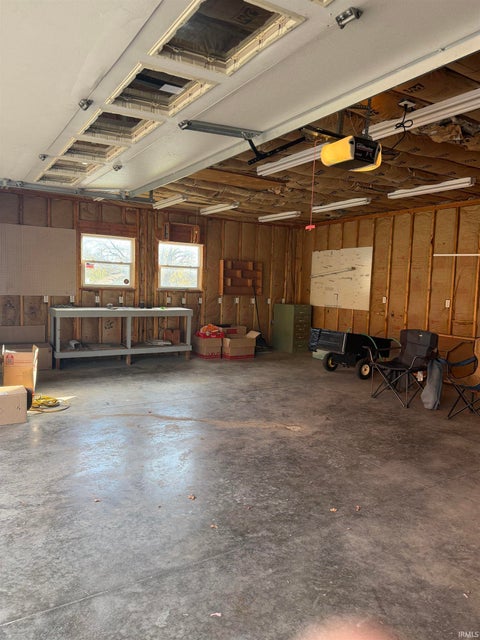 Tiny photo for 42 N Shamrock Road, Hartford City, IN 47348 (MLS # 202644922)
