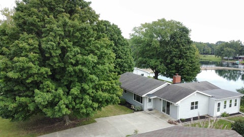 Tiny photo for 42 N Shamrock Road, Hartford City, IN 47348 (MLS # 202644922)