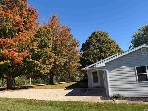 Tiny photo for 42 N Shamrock Road, Hartford City, IN 47348 (MLS # 202644922)