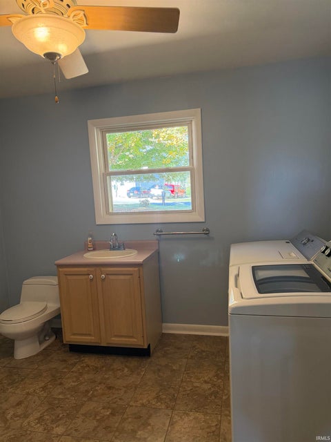 Tiny photo for 42 N Shamrock Road, Hartford City, IN 47348 (MLS # 202644922)