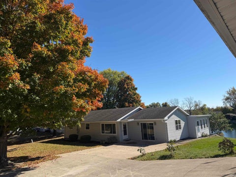 Tiny photo for 42 N Shamrock Road, Hartford City, IN 47348 (MLS # 202644922)