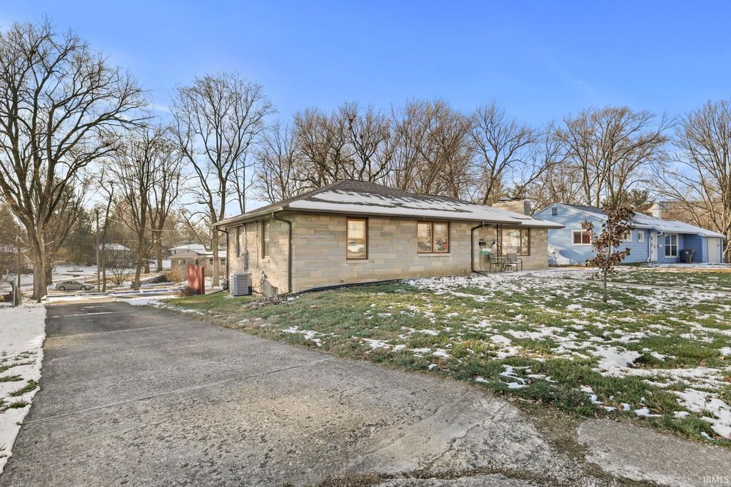 Photo of 2540 E Eastgate Lane, Bloomington, IN 47408 (MLS # 202604722)