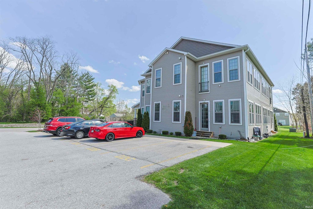 Photo of 1017 Keenan Court #21A, South Bend, IN 46615 (MLS # 202642783)